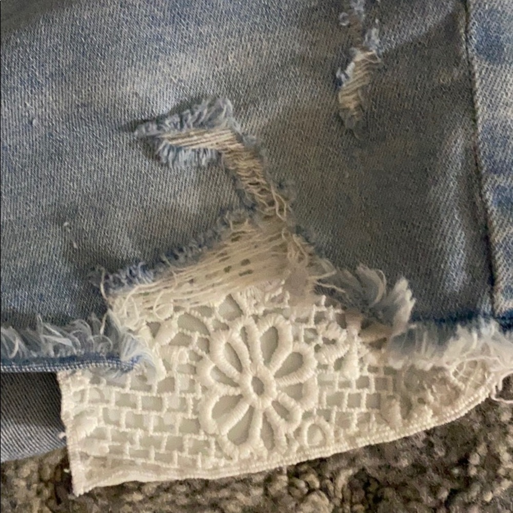 Shorts - Picture 3 of 9